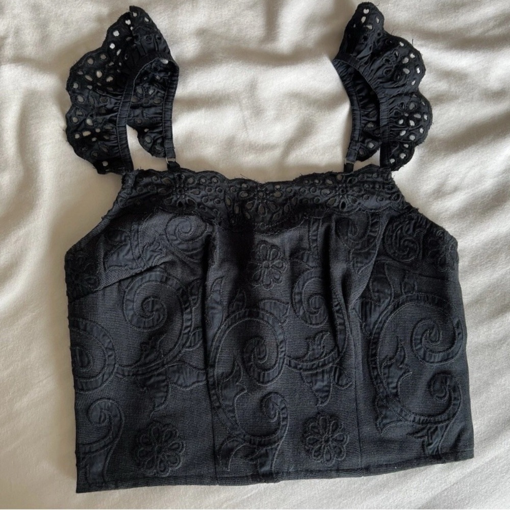 NWT Abercrombie & Fitch Black Eyelet Ruffle Strap 
Tank Top in Black— Size L